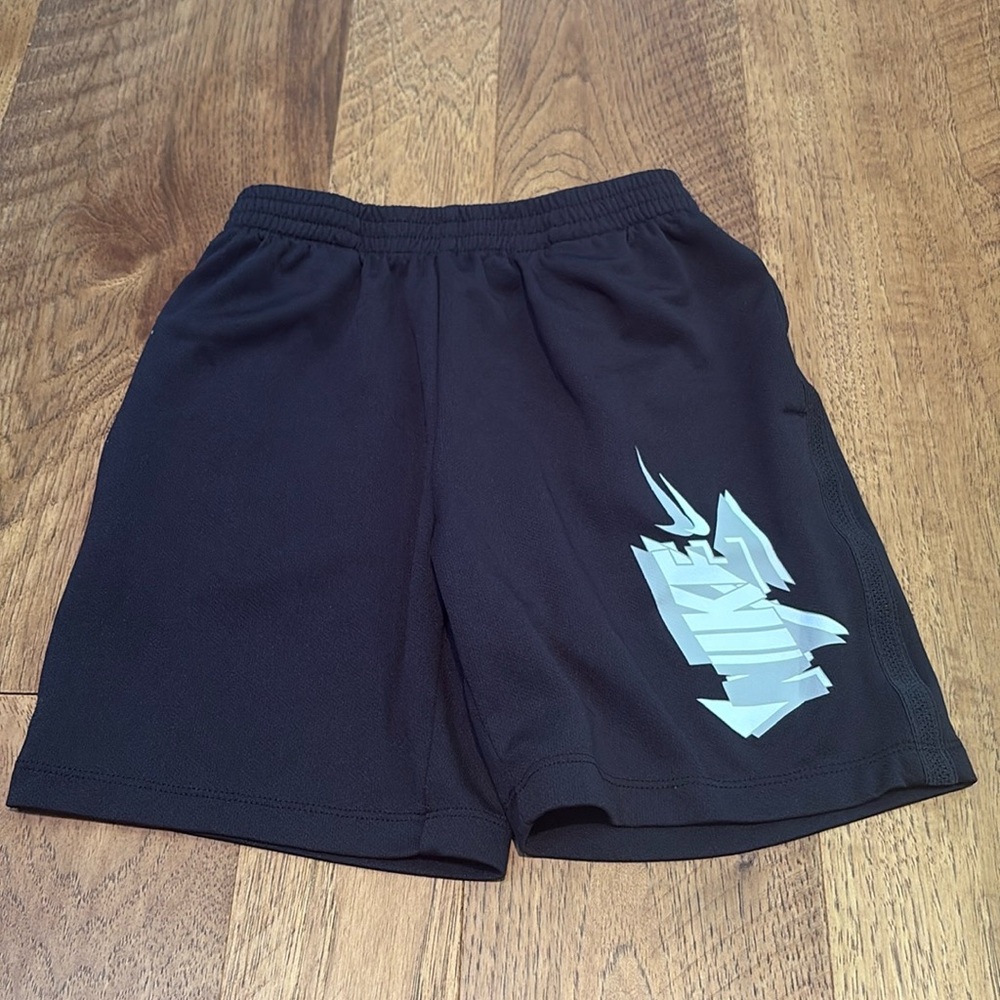 Nike Dri-Fit Boy’s Black Shorts Size M (5-6)